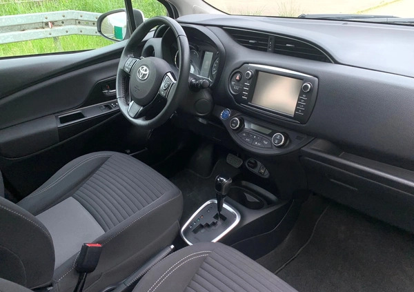 Toyota Yaris cena 56500 przebieg: 50500, rok produkcji 2018 z Pruszków małe 154